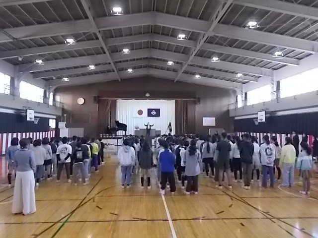 始業式　校歌斉唱