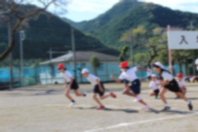 ６年生徒競走の様子