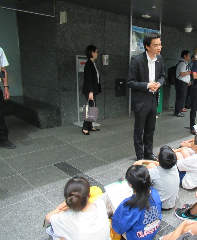 国会で質疑応答