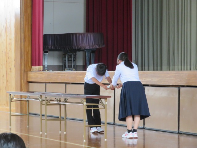 バッチ贈呈