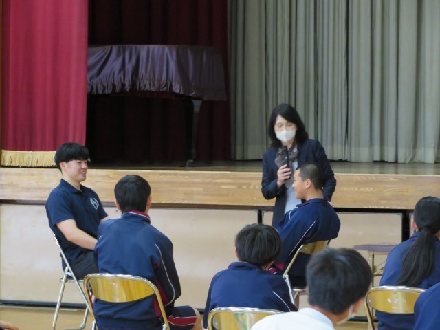 椅子の座り方