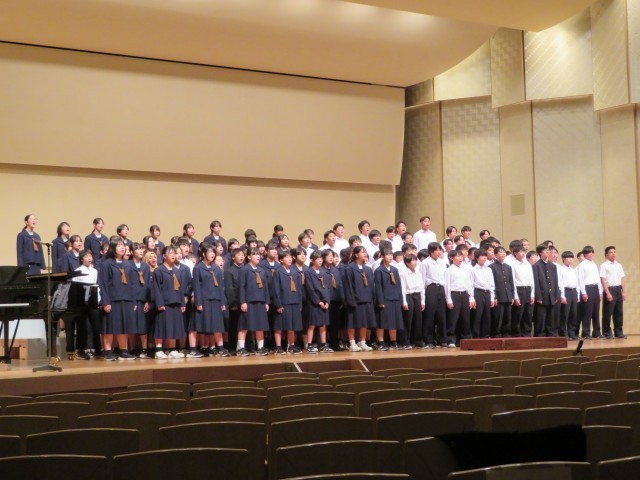 全校合唱