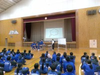 寸劇とスライドで紹介します